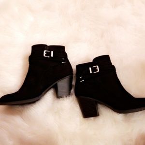 Black heeled Express bootes size 8i
